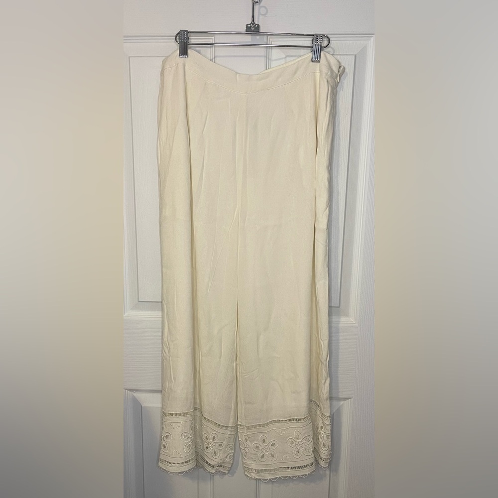 💃 LOST + WANDER White Wide Leg Eyelet Hem Pants Size L NWT